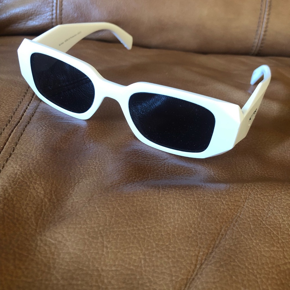 Mint condition Sunglass